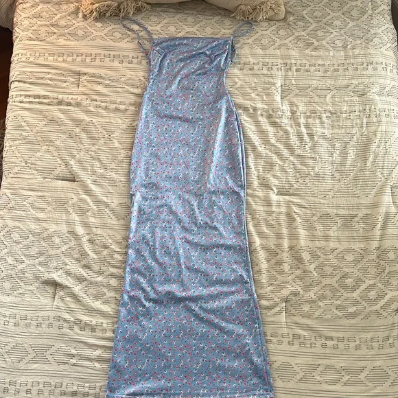 Blue floral backless dress - Picture 3 of 3